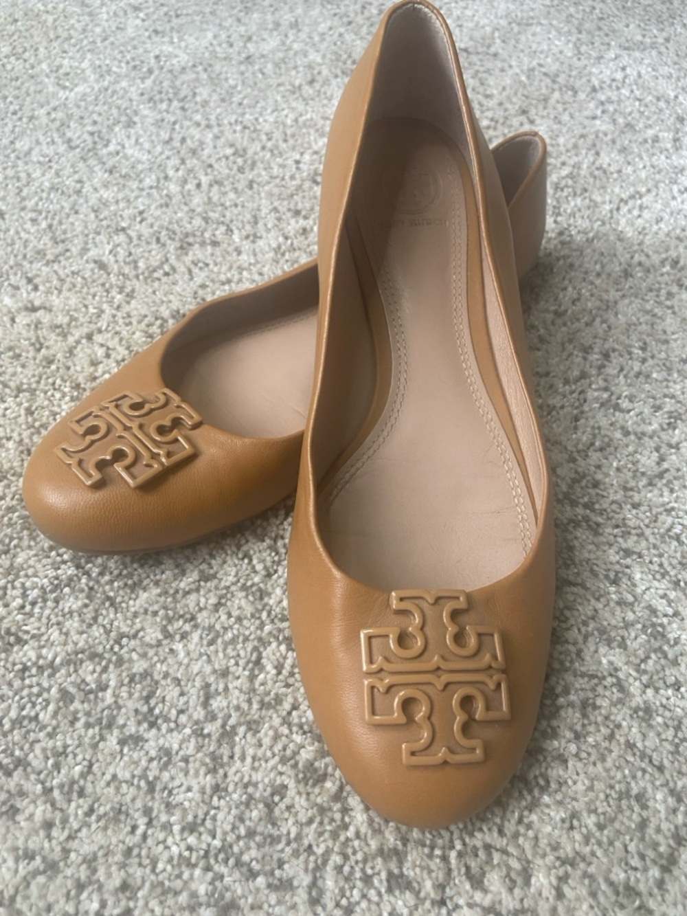 Tory Burch Leather Logo Ballet Flats in Camel/Tan